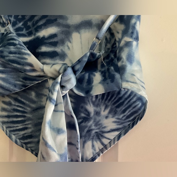 Kendall & Kylie Blue and white tie-dye top - Picture 3 of 6